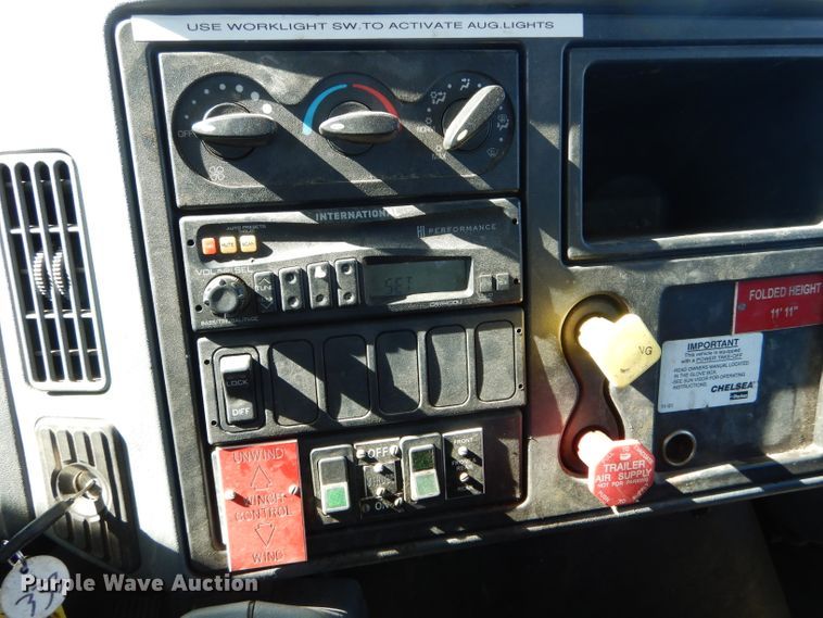 image for item DH6238 2002 International 4300 digger derrick truck