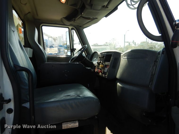 image for item DH6238 2002 International 4300 digger derrick truck