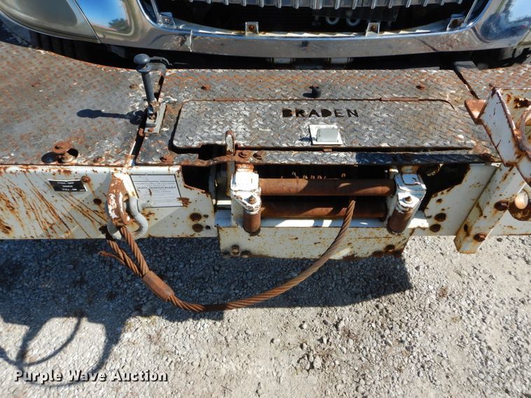 image for item DH6238 2002 International 4300 digger derrick truck