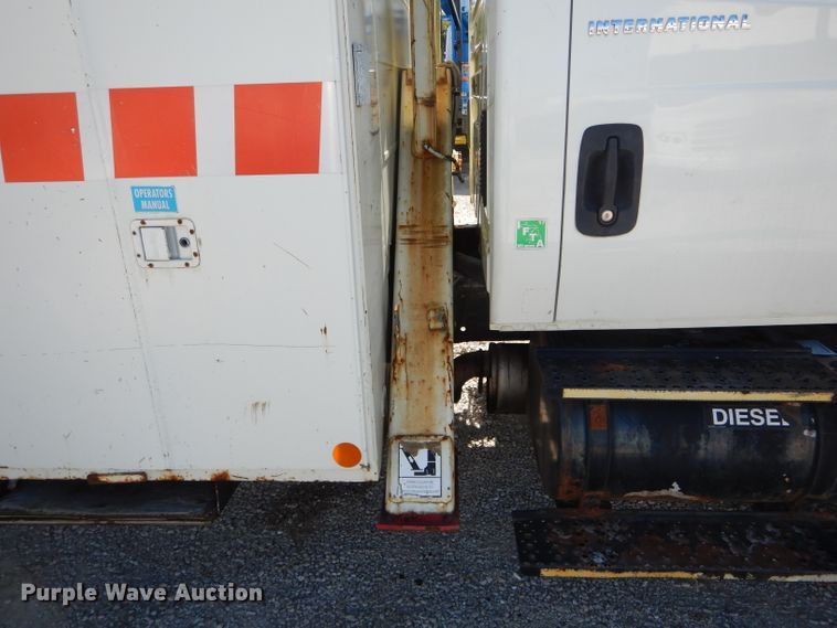 image for item DH6238 2002 International 4300 digger derrick truck