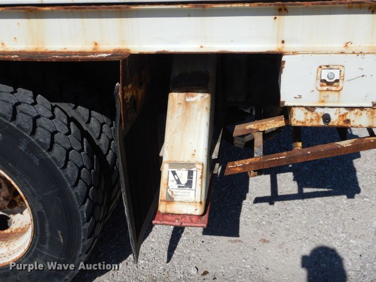 image for item DH6238 2002 International 4300 digger derrick truck