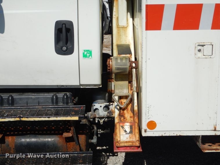 image for item DH6238 2002 International 4300 digger derrick truck