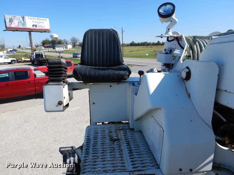 image for item DH6238 2002 International 4300 digger derrick truck