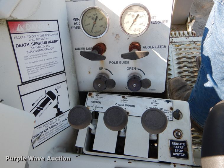 image for item DH6238 2002 International 4300 digger derrick truck