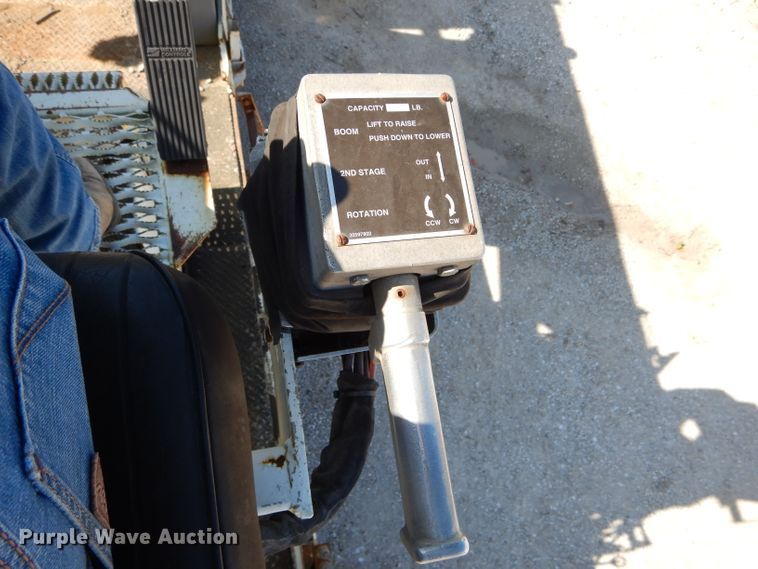 image for item DH6238 2002 International 4300 digger derrick truck