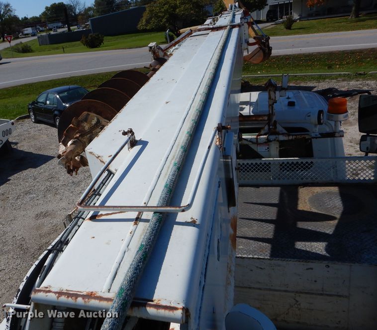 image for item DH6238 2002 International 4300 digger derrick truck