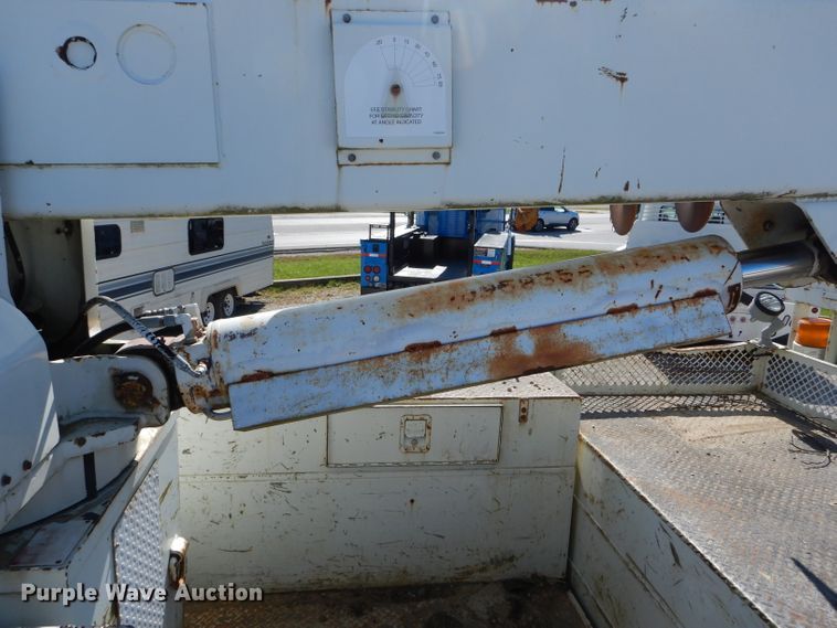 image for item DH6238 2002 International 4300 digger derrick truck