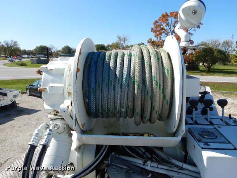 image for item DH6238 2002 International 4300 digger derrick truck