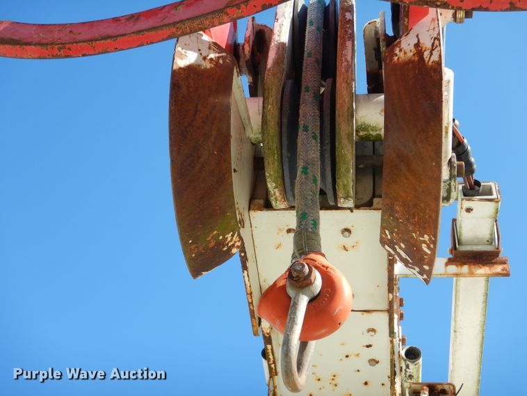 image for item DH6238 2002 International 4300 digger derrick truck