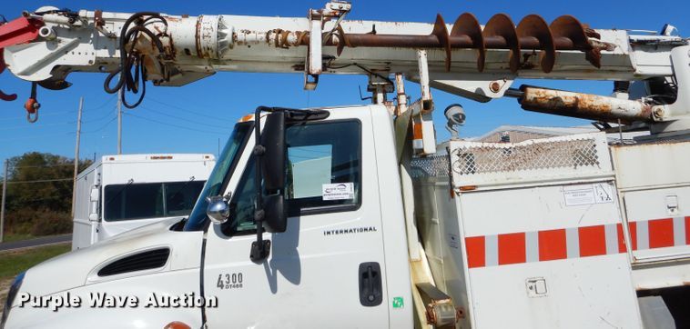 image for item DH6238 2002 International 4300 digger derrick truck