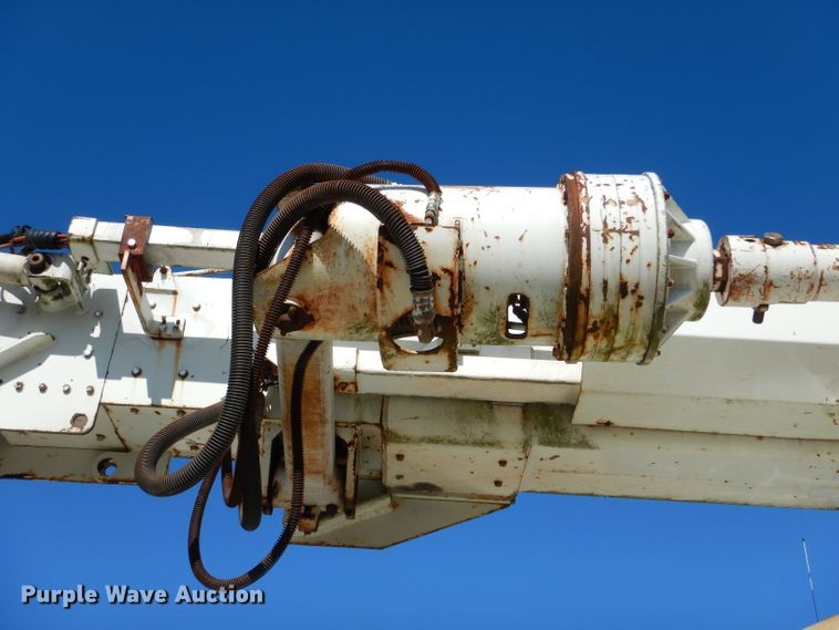 image for item DH6238 2002 International 4300 digger derrick truck