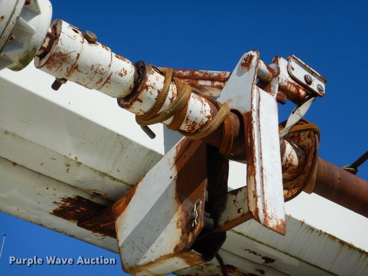 image for item DH6238 2002 International 4300 digger derrick truck