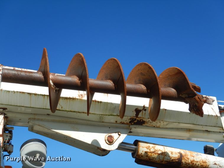 image for item DH6238 2002 International 4300 digger derrick truck