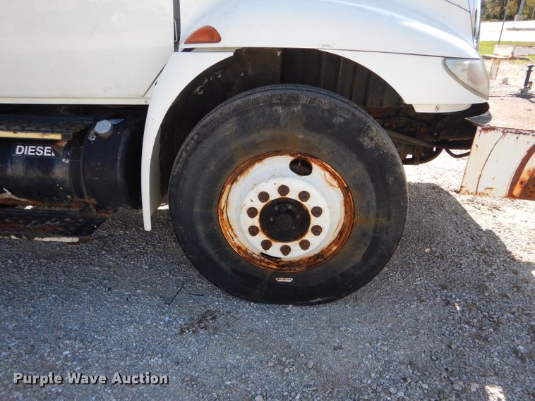 image for item DH6238 2002 International 4300 digger derrick truck