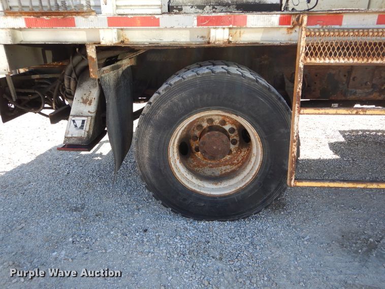 image for item DH6238 2002 International 4300 digger derrick truck