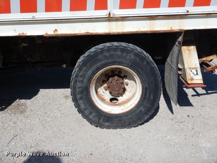 image for item DH6238 2002 International 4300 digger derrick truck