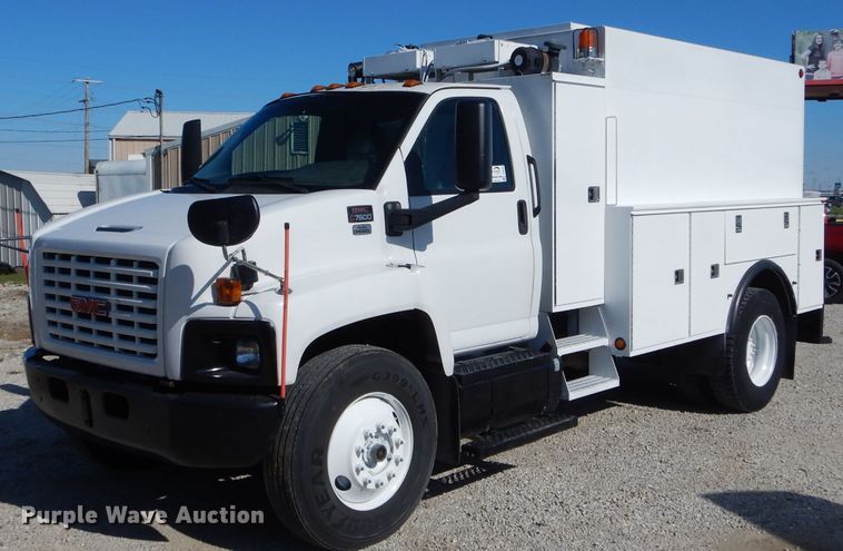 image for item DH6240 2009 GMC C7500 service truck