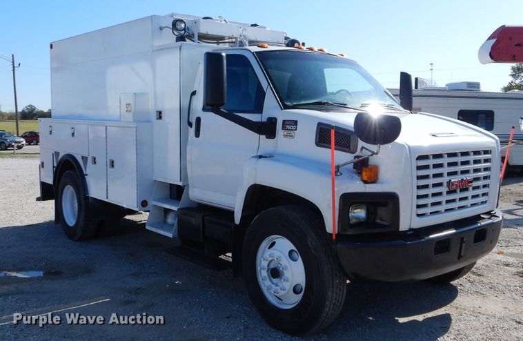 image for item DH6240 2009 GMC C7500 service truck