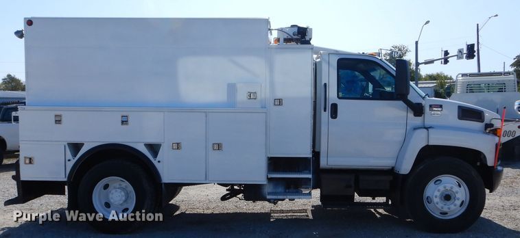 image for item DH6240 2009 GMC C7500 service truck