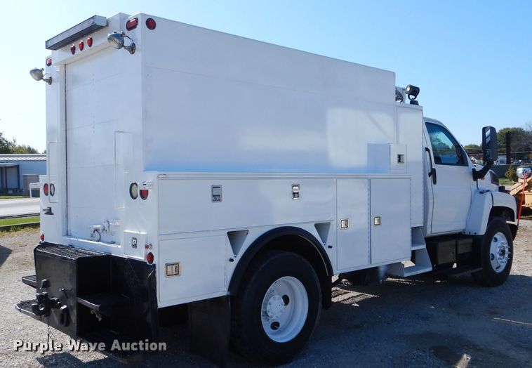 image for item DH6240 2009 GMC C7500 service truck