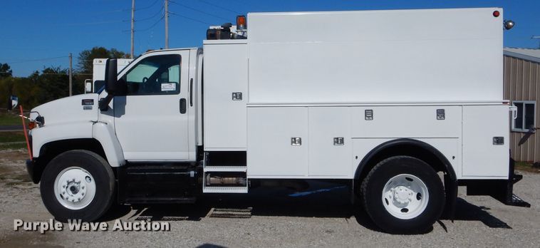 image for item DH6240 2009 GMC C7500 service truck