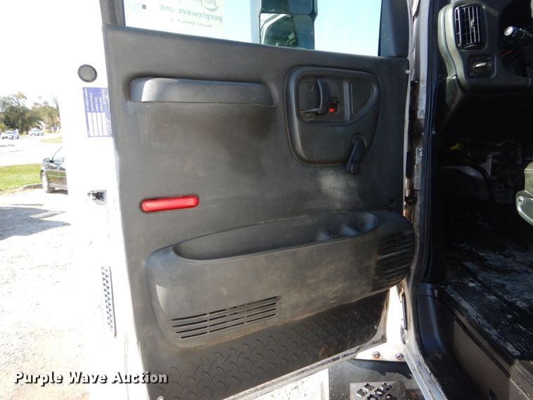 image for item DH6240 2009 GMC C7500 service truck