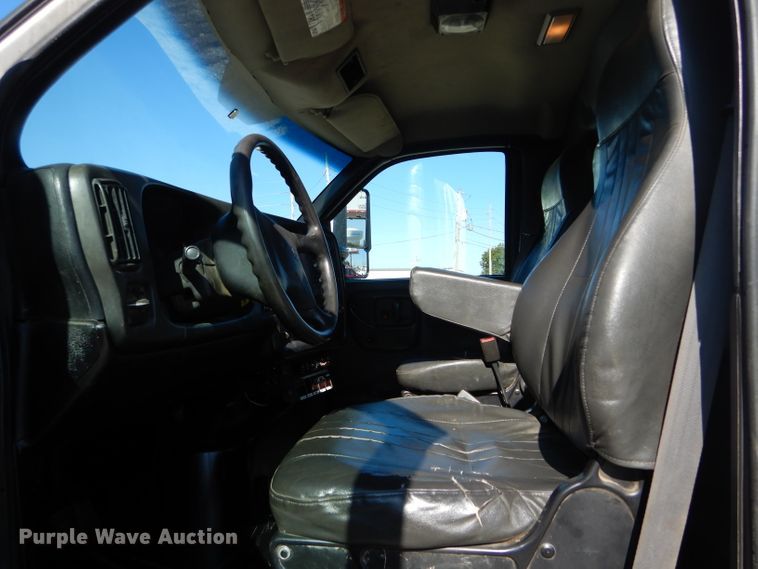 image for item DH6240 2009 GMC C7500 service truck