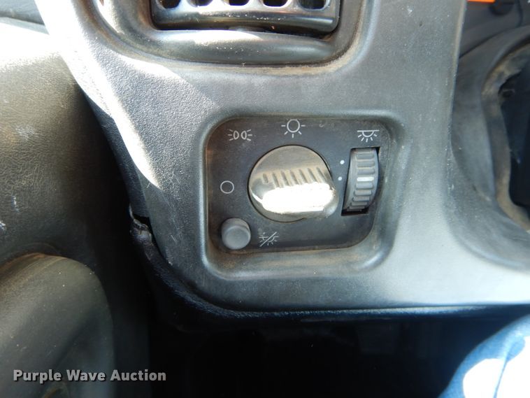 image for item DH6240 2009 GMC C7500 service truck