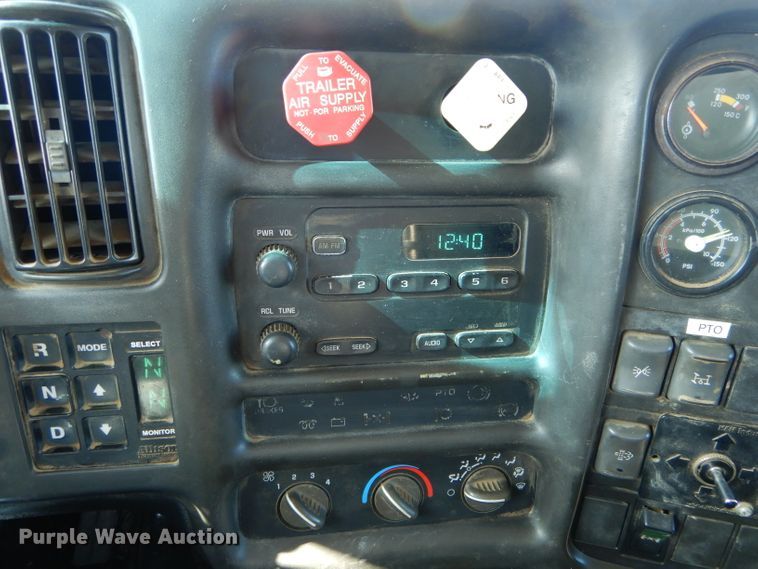 image for item DH6240 2009 GMC C7500 service truck