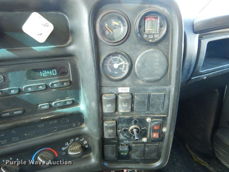 image for item DH6240 2009 GMC C7500 service truck