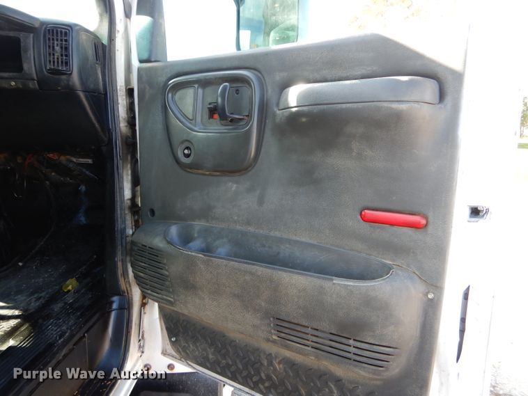 image for item DH6240 2009 GMC C7500 service truck