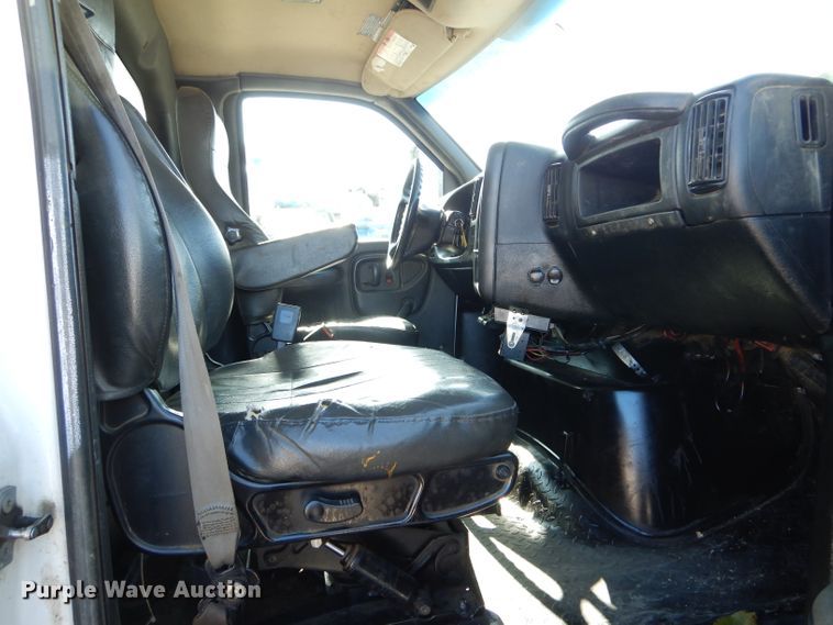 image for item DH6240 2009 GMC C7500 service truck