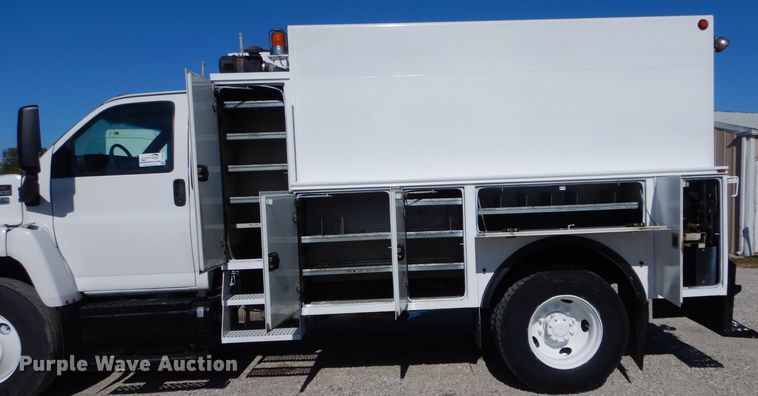image for item DH6240 2009 GMC C7500 service truck