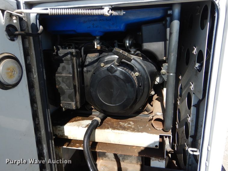 image for item DH6240 2009 GMC C7500 service truck