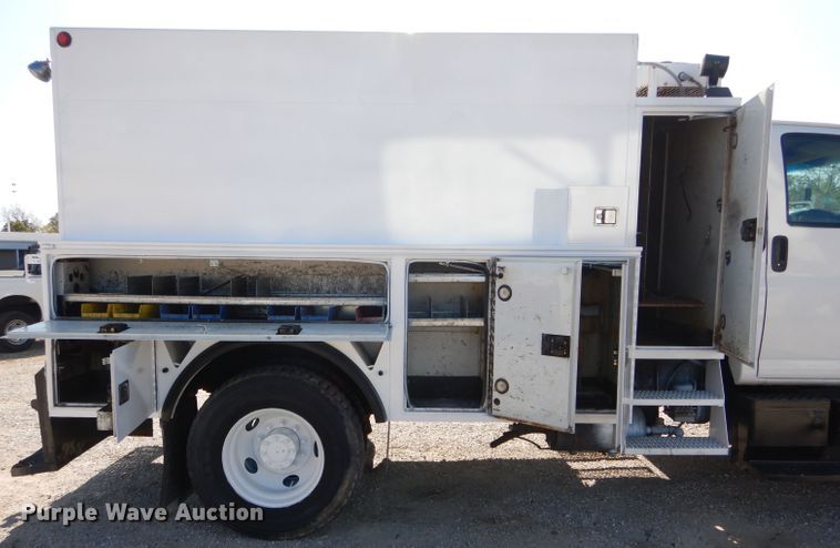 image for item DH6240 2009 GMC C7500 service truck