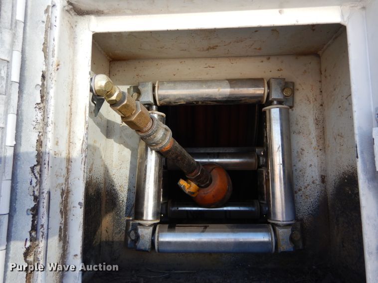 image for item DH6240 2009 GMC C7500 service truck