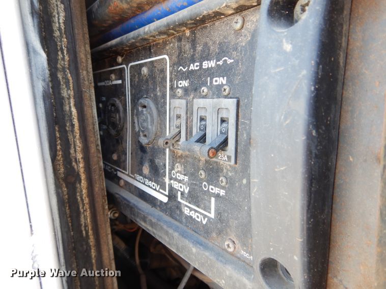 image for item DH6240 2009 GMC C7500 service truck