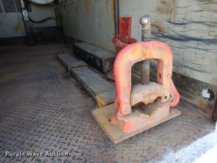 image for item DH6240 2009 GMC C7500 service truck