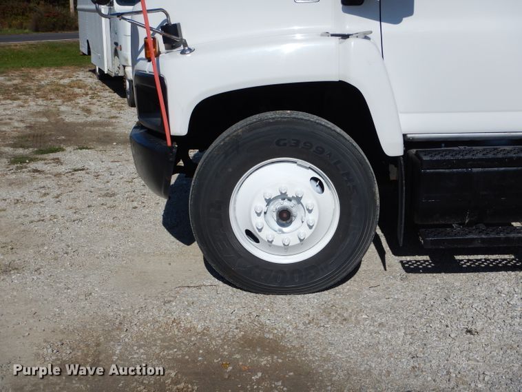 image for item DH6240 2009 GMC C7500 service truck