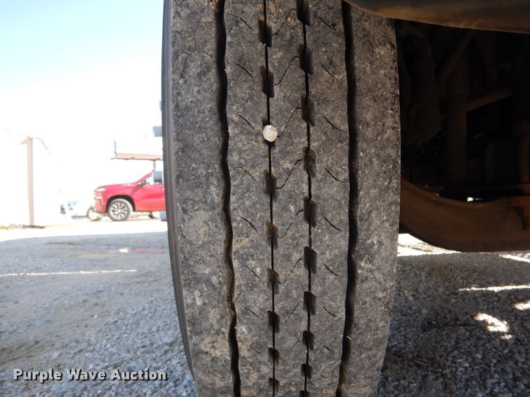 image for item DH6240 2009 GMC C7500 service truck