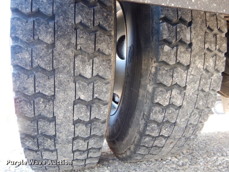 image for item DH6240 2009 GMC C7500 service truck