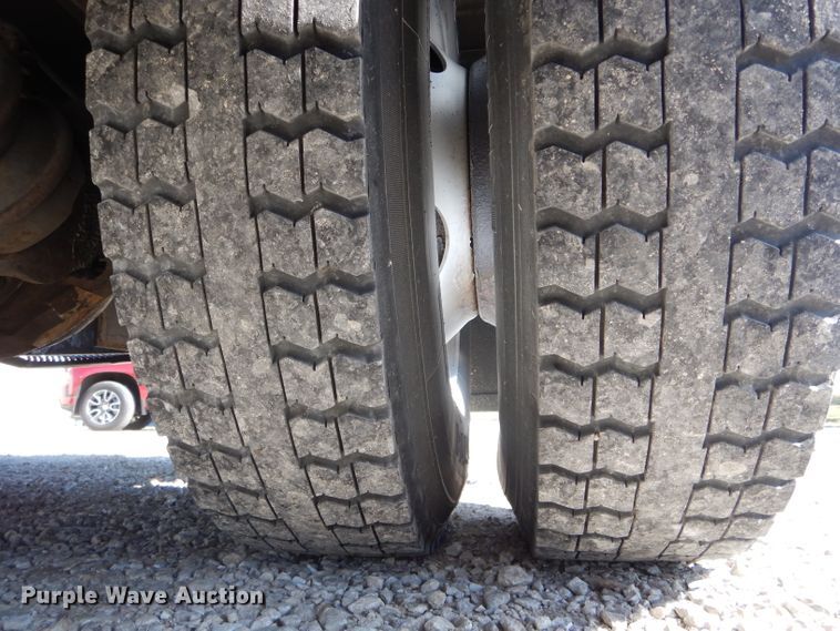 image for item DH6240 2009 GMC C7500 service truck