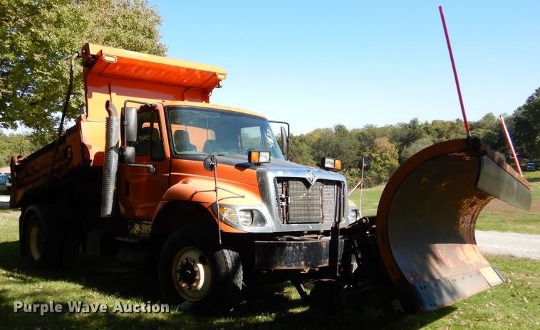 image for item EK9095 2006 International 7400 dump truck