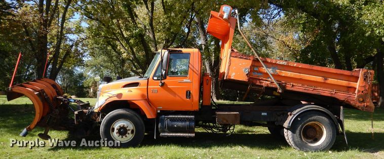 image for item EK9095 2006 International 7400 dump truck