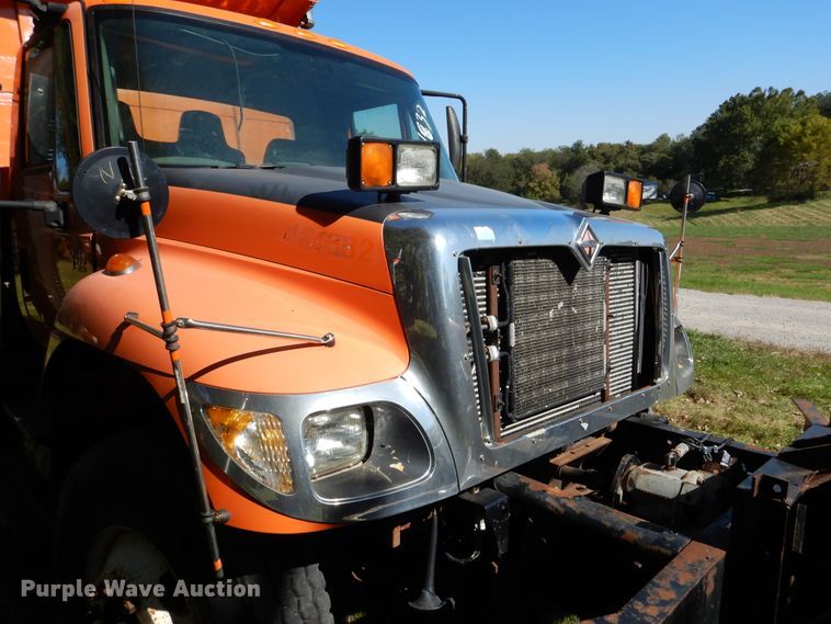 image for item EK9095 2006 International 7400 dump truck
