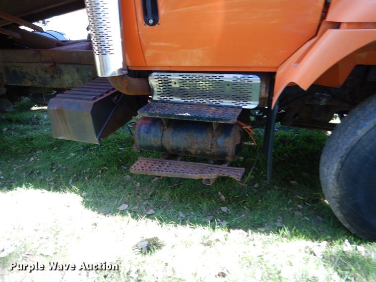 image for item EK9095 2006 International 7400 dump truck