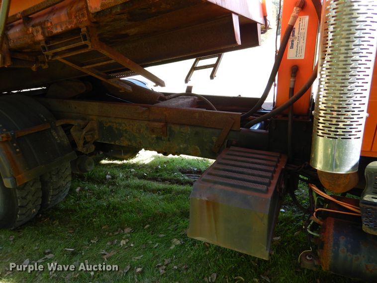 image for item EK9095 2006 International 7400 dump truck