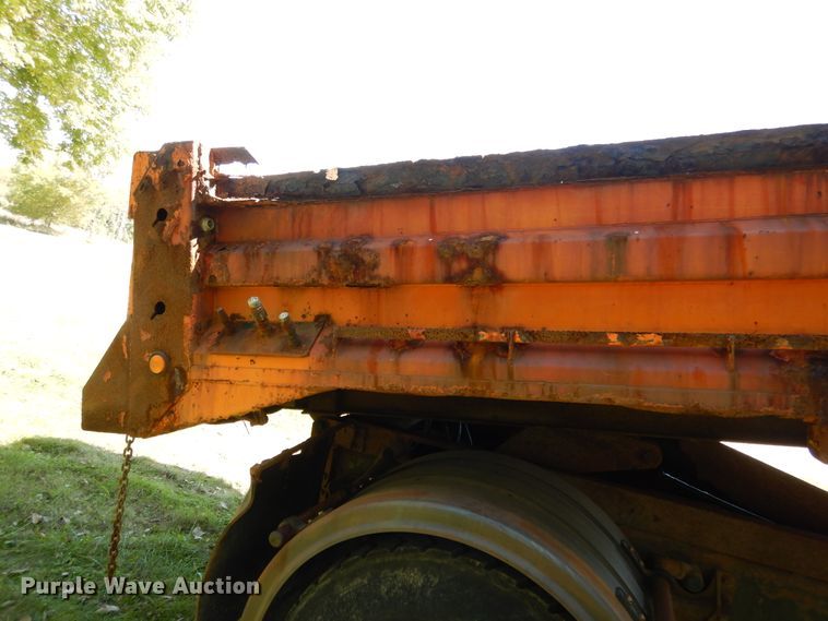 image for item EK9095 2006 International 7400 dump truck