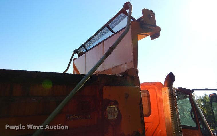 image for item EK9095 2006 International 7400 dump truck