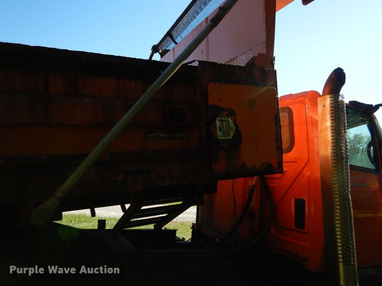 image for item EK9095 2006 International 7400 dump truck